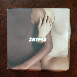 Skims Kim Kardashian T-shirt bodysuit Midnight S/M